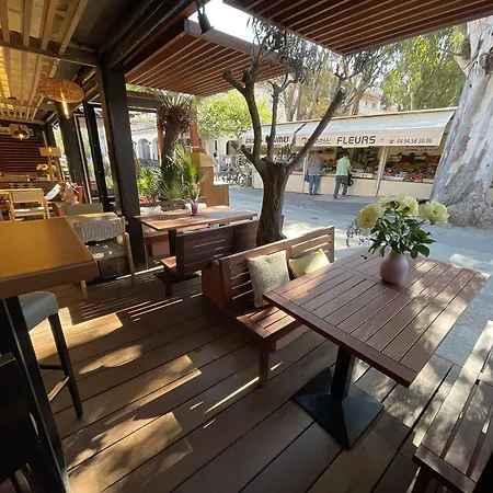 Отель L'oustaou De 3*