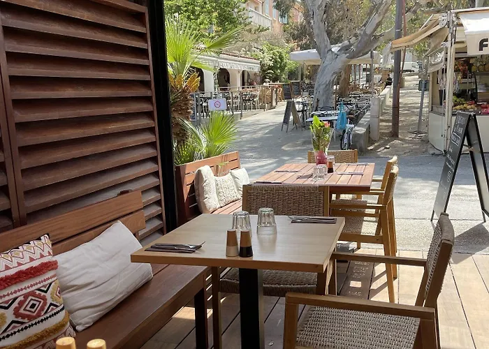 فندق L'oustaou De بوركيرول