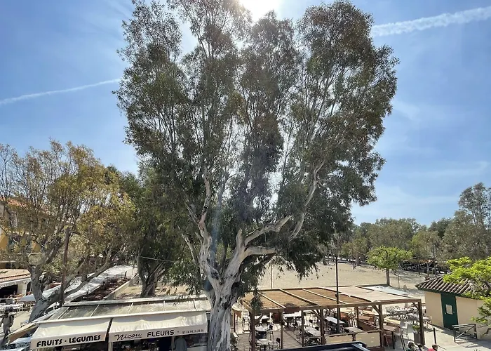 فندق L'oustaou De بوركيرول